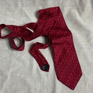 Men’s tie USED  burgundy color 100% SILK ASHTON RHODES #377